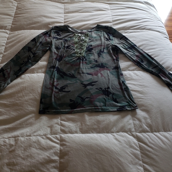 Green Camouflage print long sleeve t-shirt size M - Picture 2 of 4